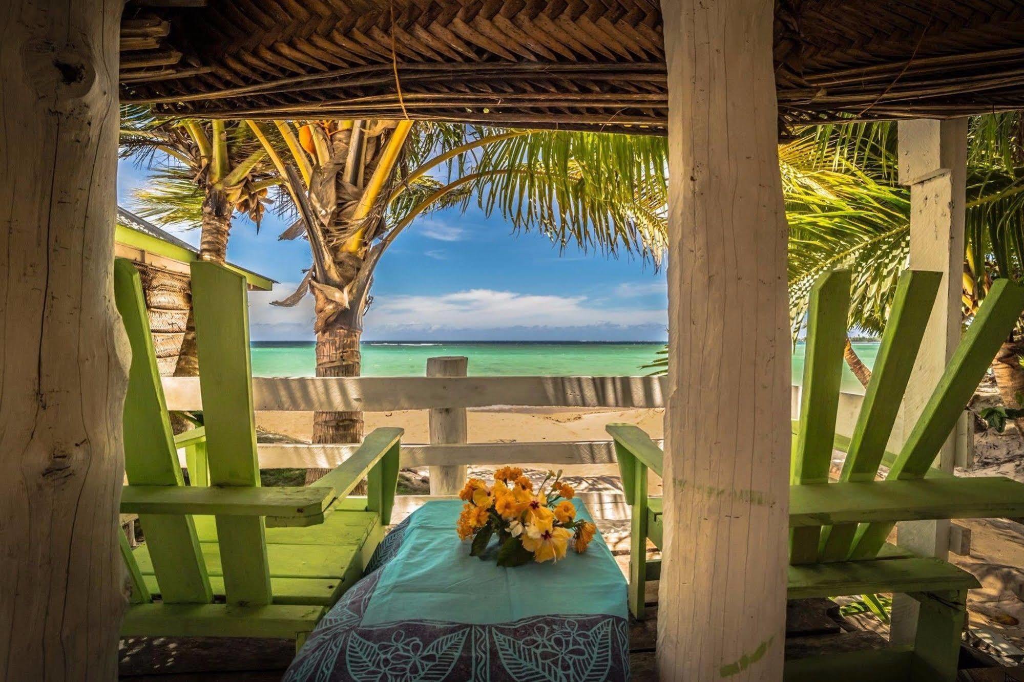 Tailua Beach Fales Manase Екстериор снимка
