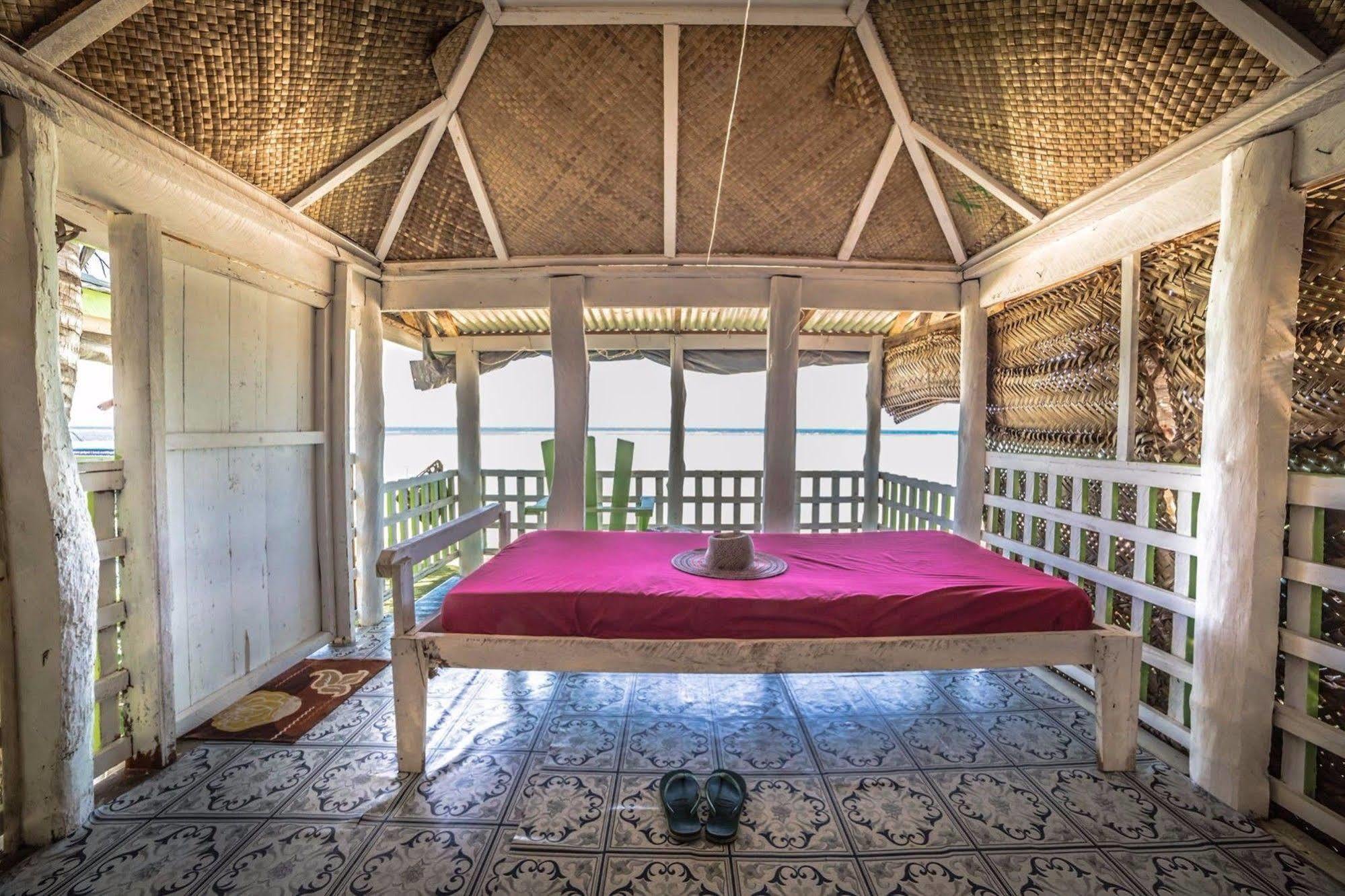 Tailua Beach Fales Manase Екстериор снимка
