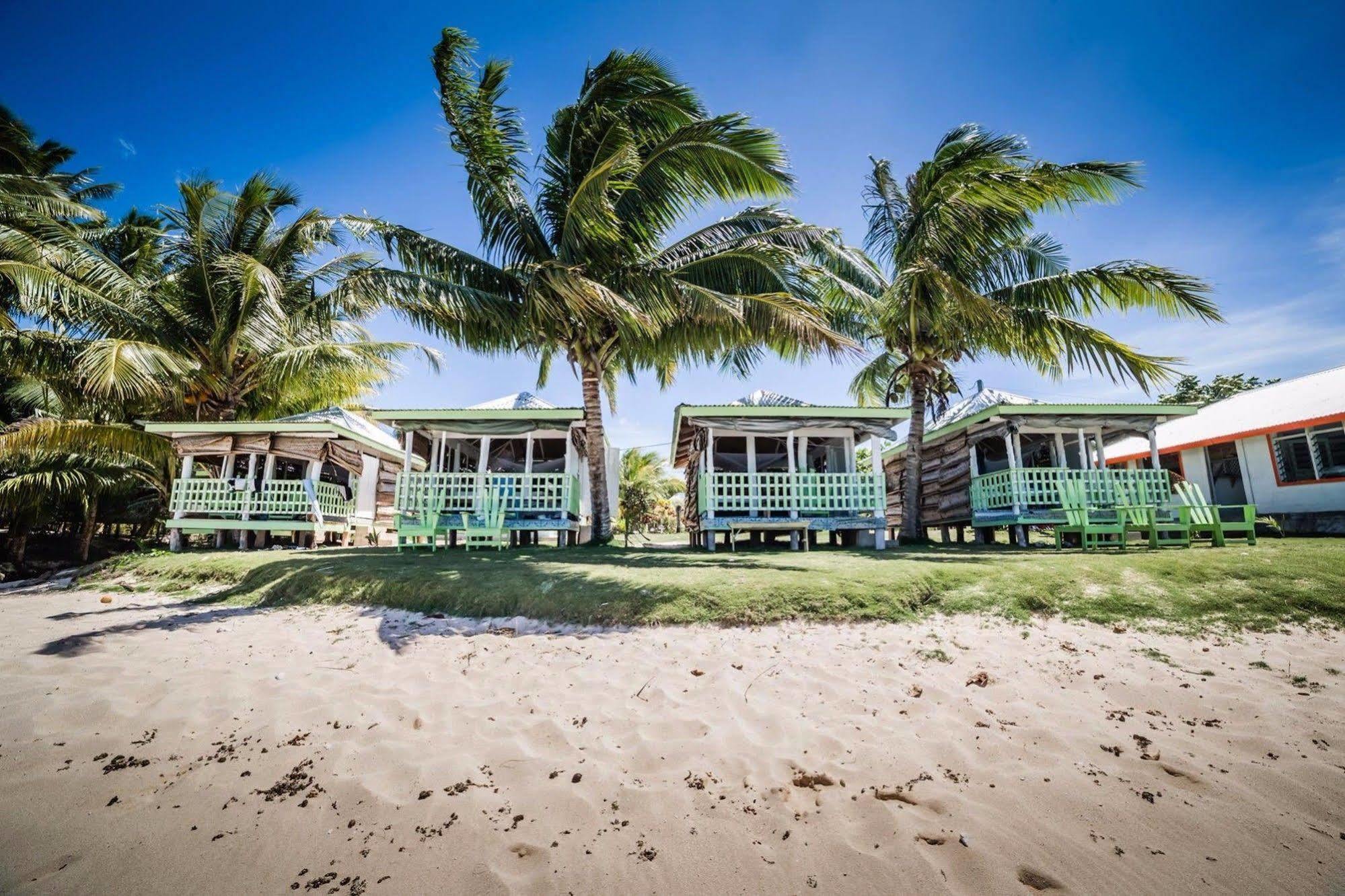 Tailua Beach Fales Manase Екстериор снимка