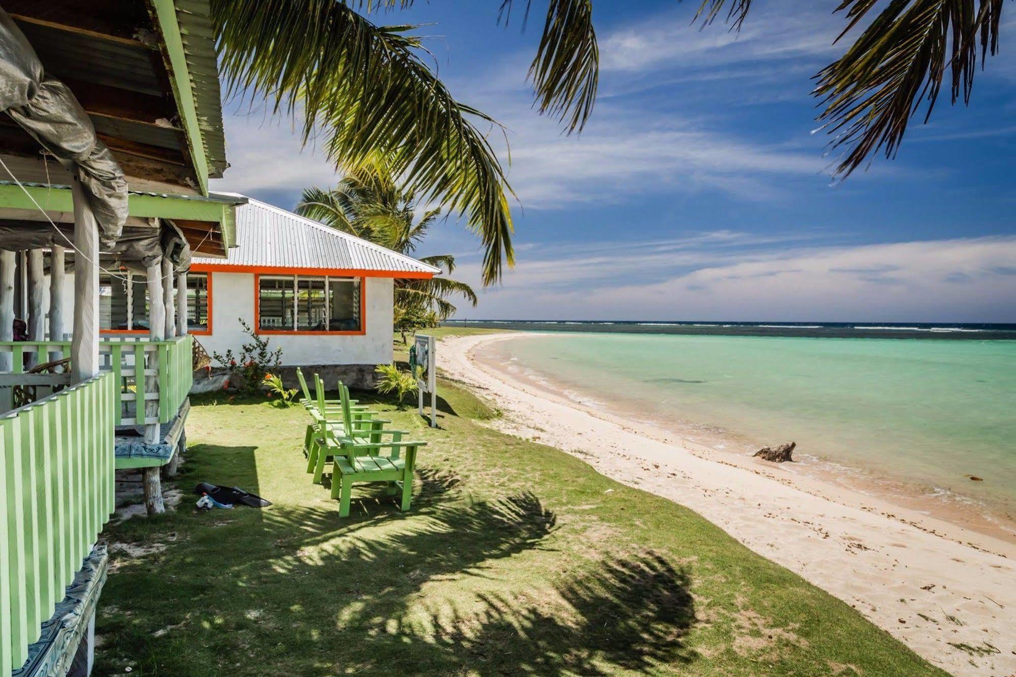 Tailua Beach Fales Manase Екстериор снимка