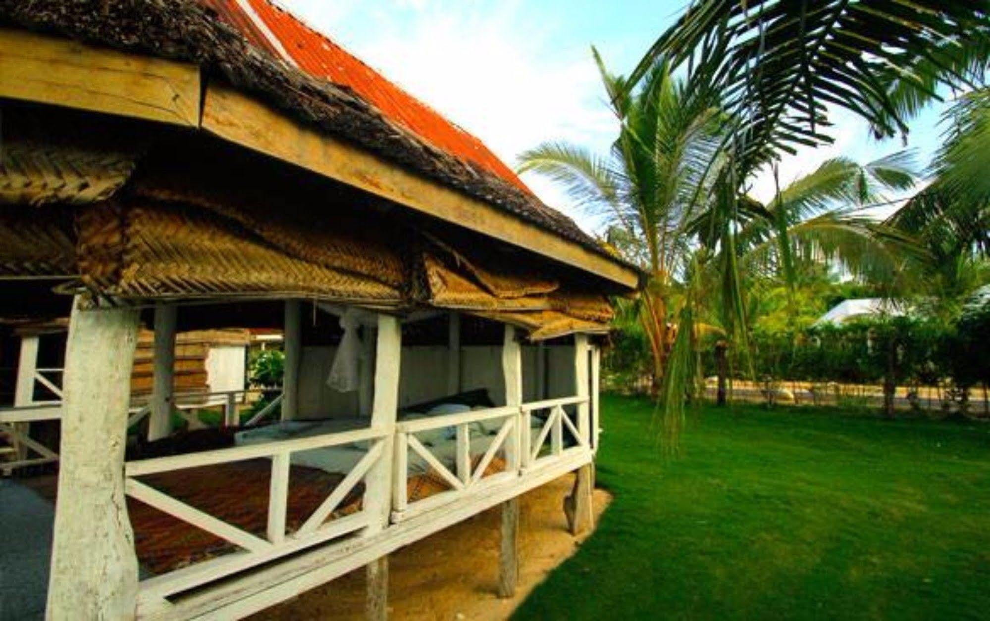 Tailua Beach Fales Manase Екстериор снимка