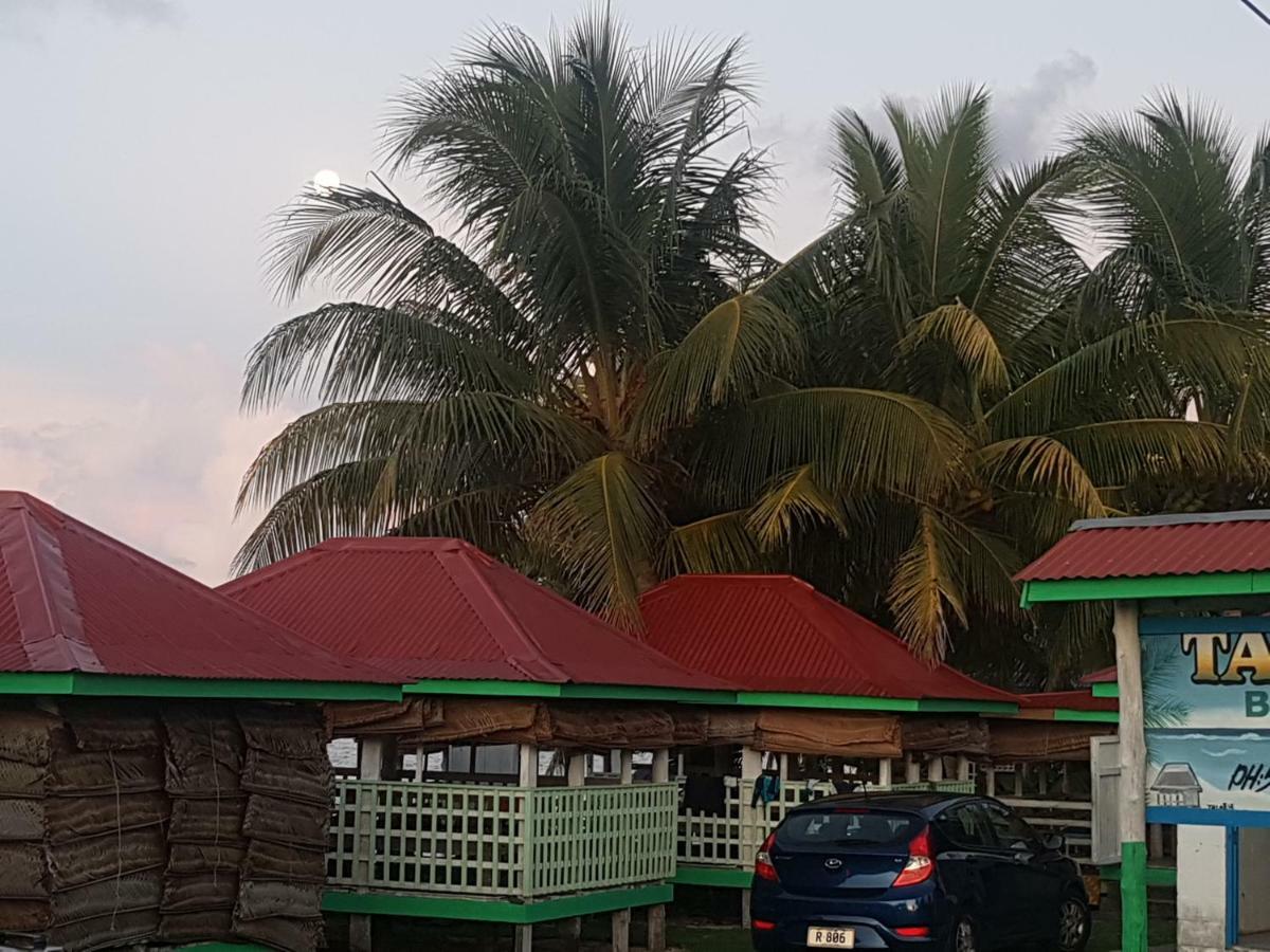 Tailua Beach Fales Manase Екстериор снимка