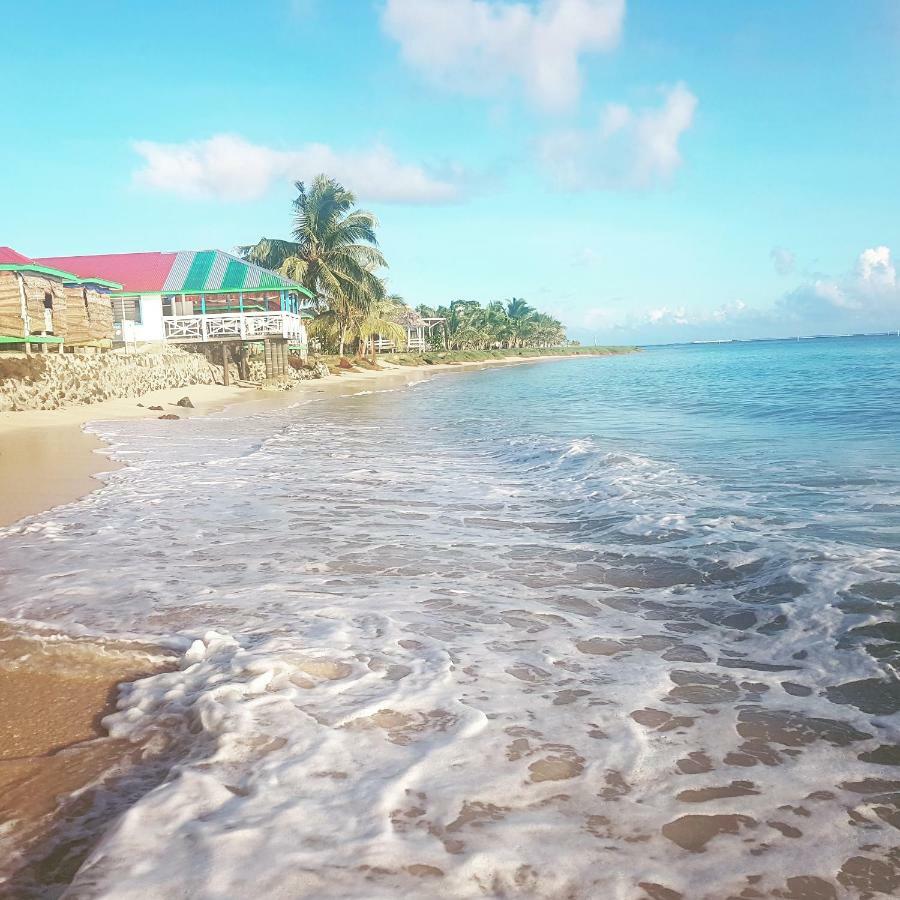 Tailua Beach Fales Manase Екстериор снимка